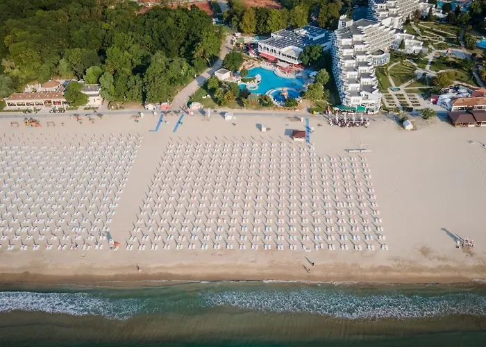 Хотел лагуна бийч 4*