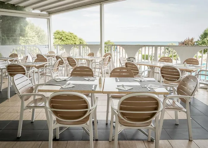 Хотел лагуна бийч