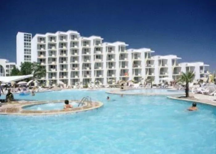 Хотел лагуна бийч 4*